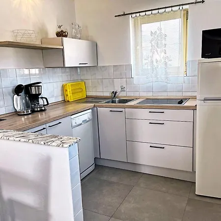 Apartment Lero *