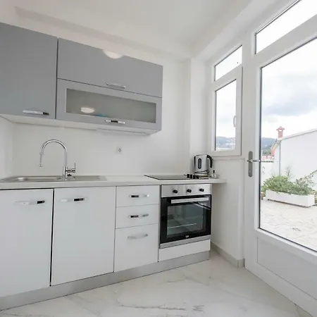 Apartment Lero *