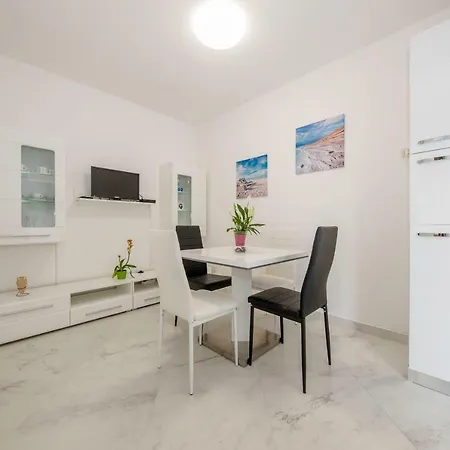 Lero Apartman Banjol